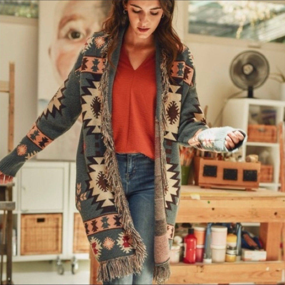 Native Cowichan Inspired Blanket Sweater - Picture 2 of 9